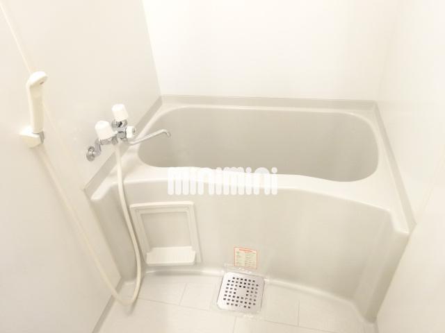 バス・シャワールーム　清潔感のあるバスルーム。