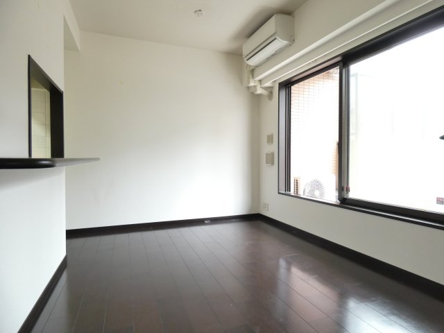 居室・リビング　※別部屋の参考写真です。