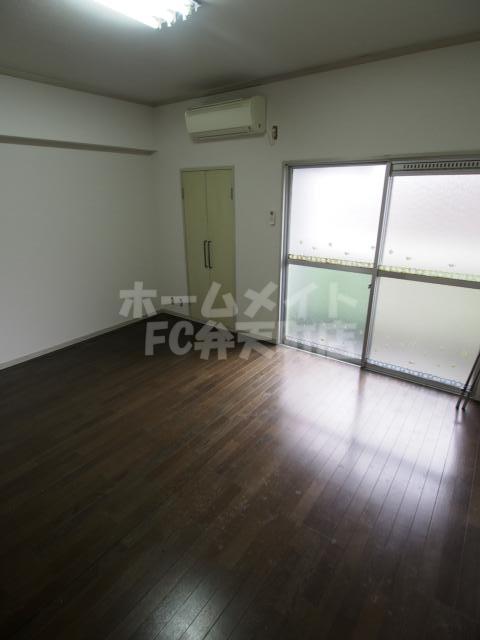 居室・リビング　居間です