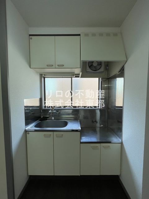 キッチン　上下に収納あり！使い勝手の良いキッチンです！！