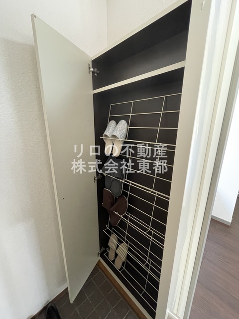 玄関　下駄箱付なので、玄関はいつでもスッキリ片付きますね☆