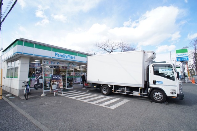 コンビニ　ファミリーマート秀栄国領八丁目店（コンビニ）まで627m