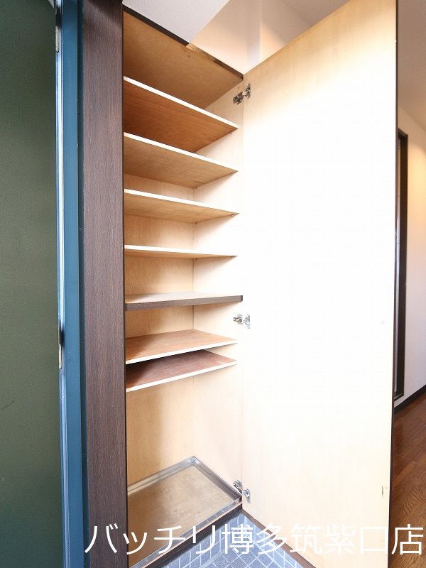 玄関　画像は別号室の為、現状優先になります。