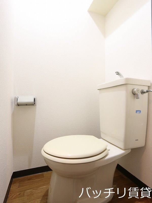 トイレ　画像は別号室の為、現状優先になります。