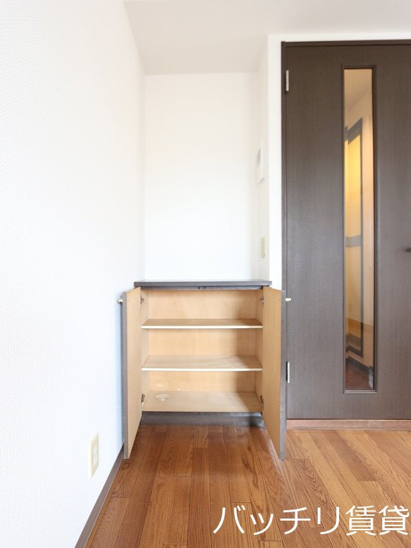 収納　画像は別号室の為、現状優先になります。