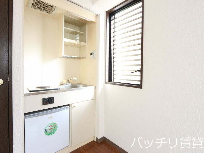 キッチン　画像は別号室の為、現状優先になります。