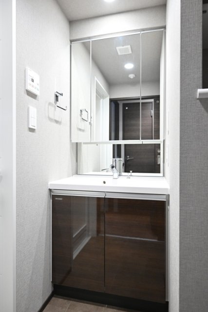 洗面設備　独立洗面化粧台付き