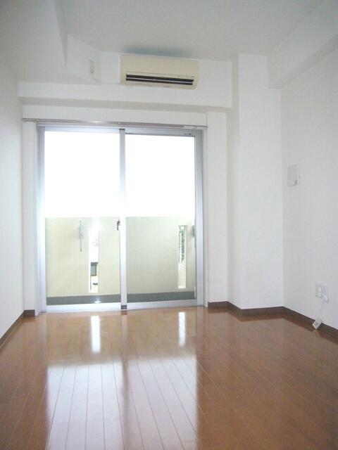 居室・リビング　明るいお部屋です