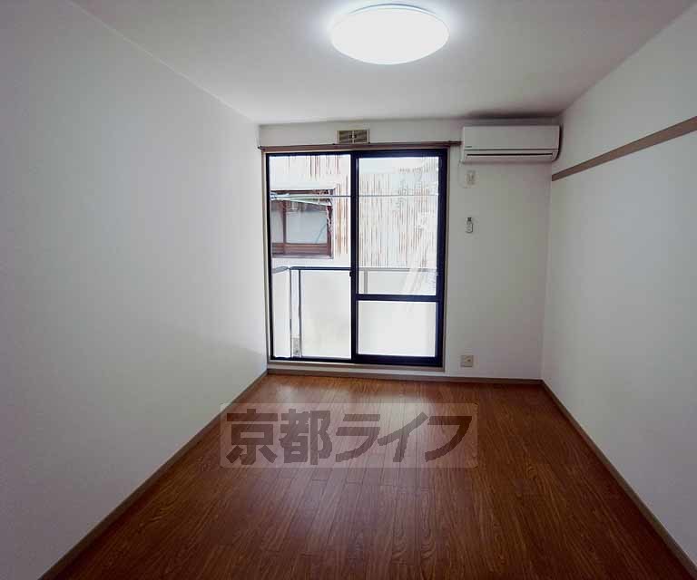 居室・リビング　スッキリした配置のしやすいお部屋になります