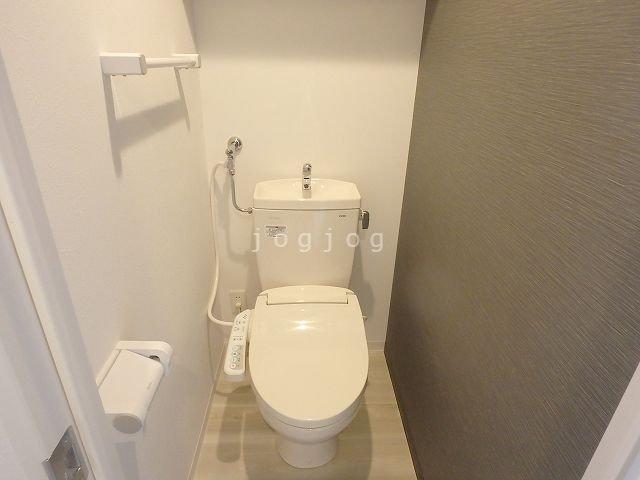 トイレ　温水洗浄器付き便座