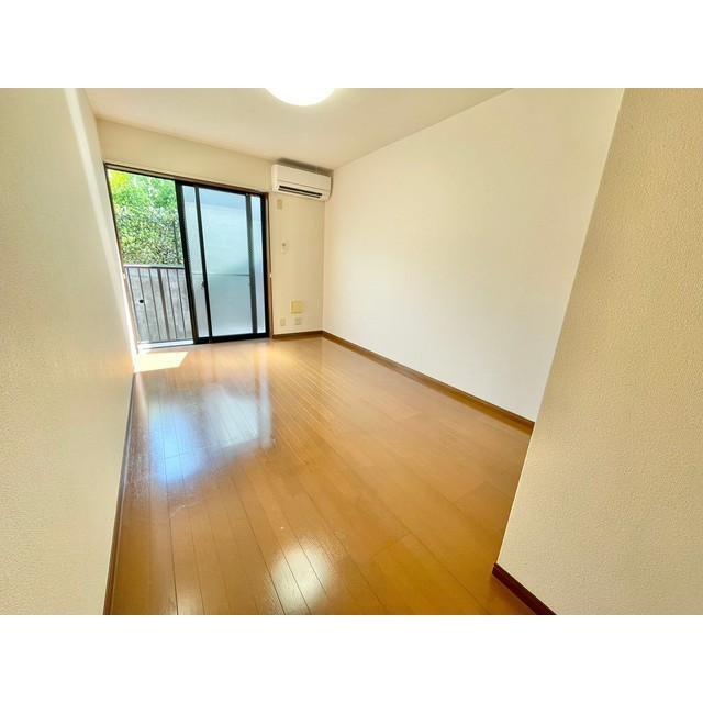 居室・リビング　※別のお部屋の参考写真です。反転の可能性