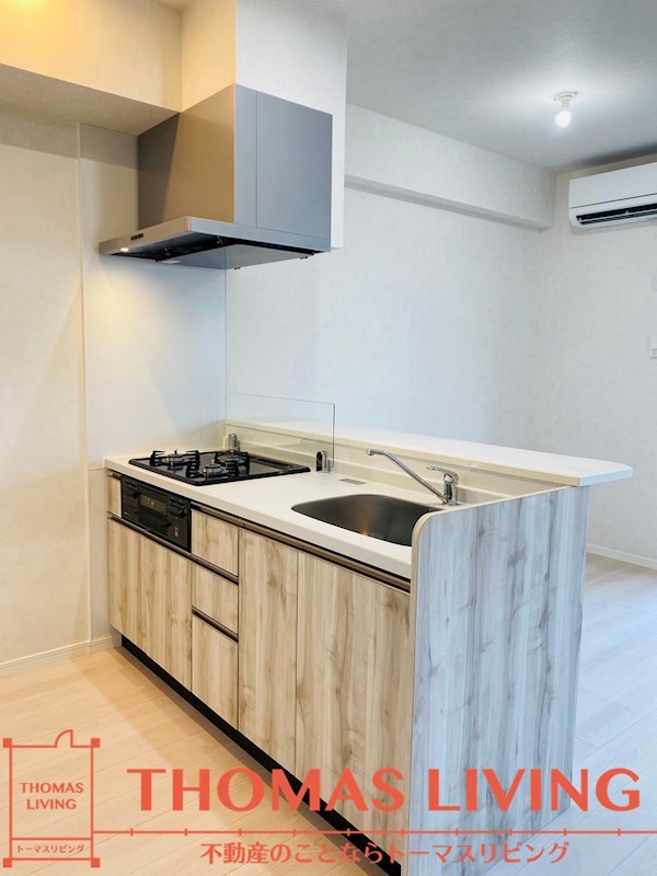 キッチン　カウンターキッチン。3口コンロ付き