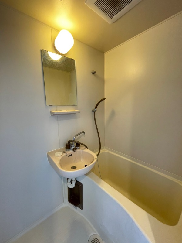 バス・シャワールーム　※反転部屋参考写真