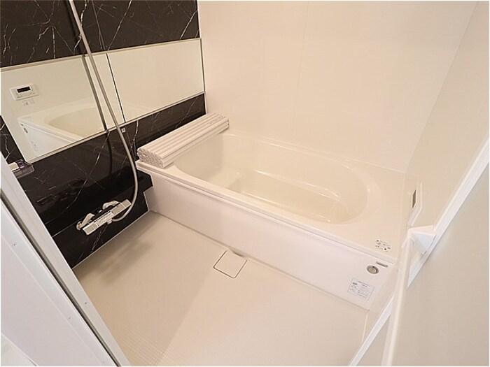 バス・シャワールーム　追い焚き給湯式浴室（浴室換気乾燥機付）