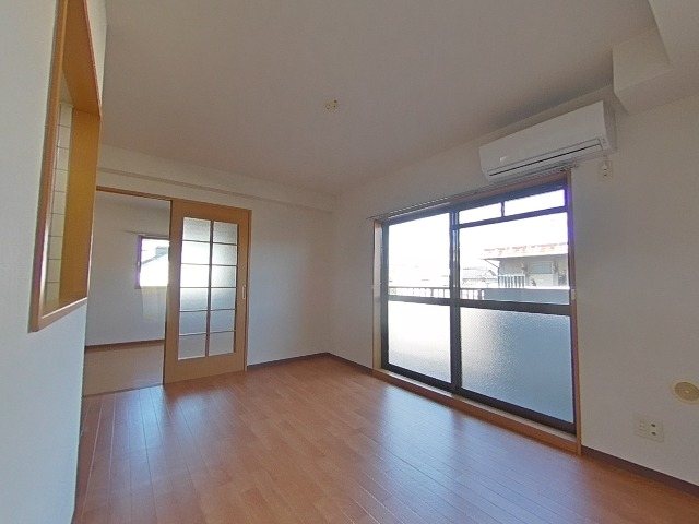 居室・リビング　※別部屋参考写真