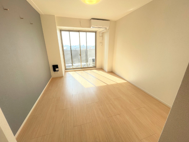 居室・リビング　南向きの明るいお部屋です