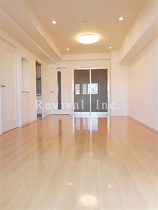 居室・リビング　明るく広々としたリビング