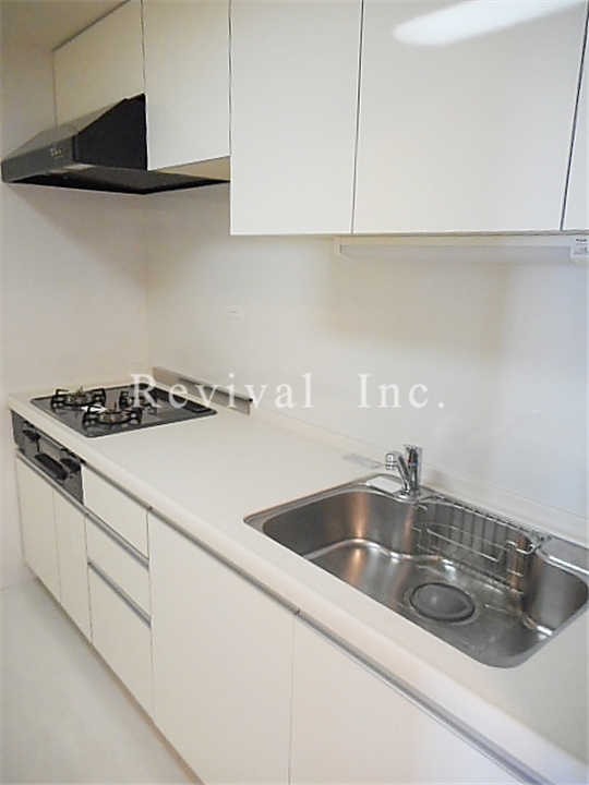 キッチン　3口ガスコンロのシステムキッチン