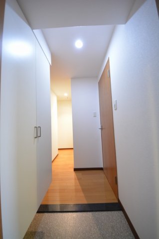 玄関　ドゥーエ玉造　玄関