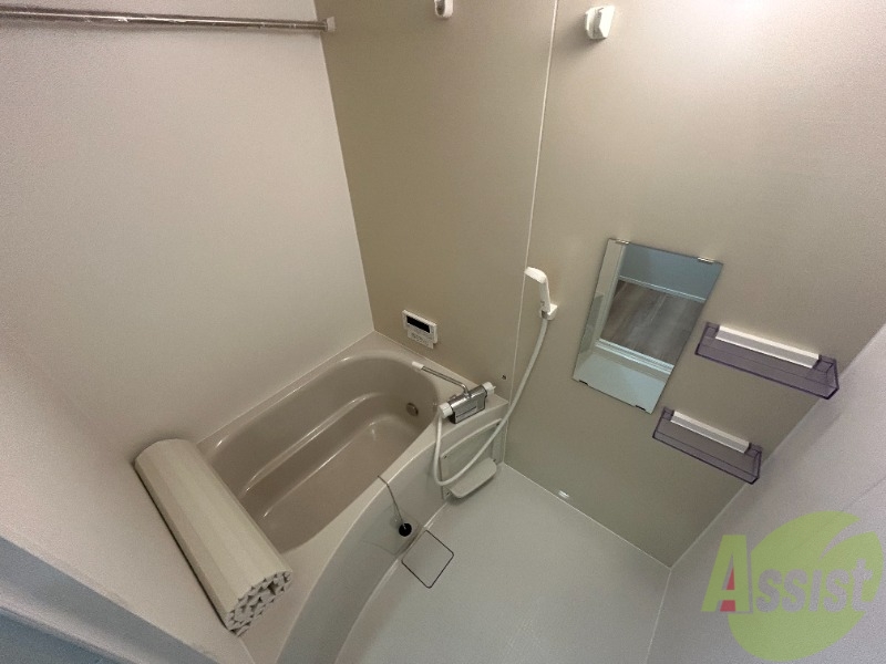 バス・シャワールーム　浴室は狭すぎず、シャワーも浴びやすそうです。