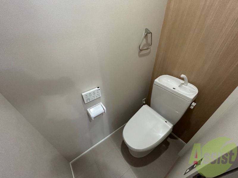 トイレ　トイレはウォシュレット機能付きです。安心して使用できますね。