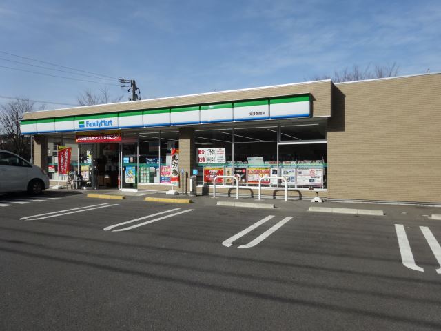 コンビニ　ファミリーマート（コンビニ）まで620m