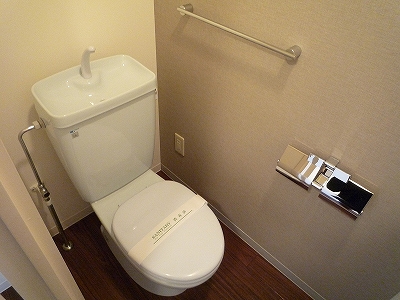 トイレ　※お部屋の写真は別タイプの物となりますので参考程度にご覧くだ