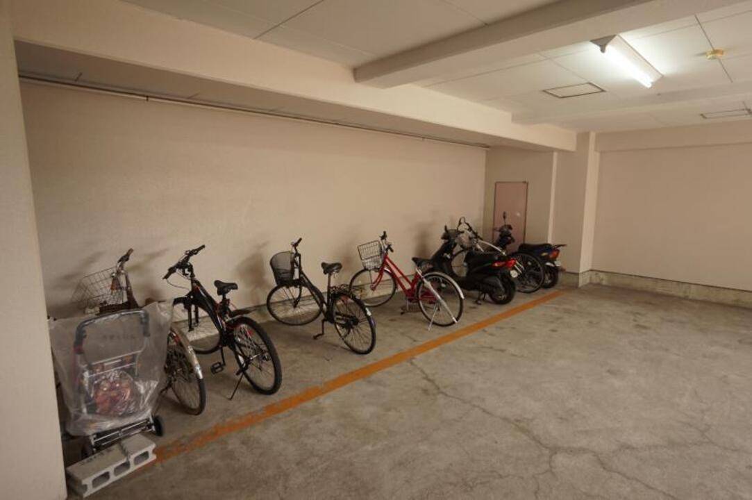 駐車場　駐輪場