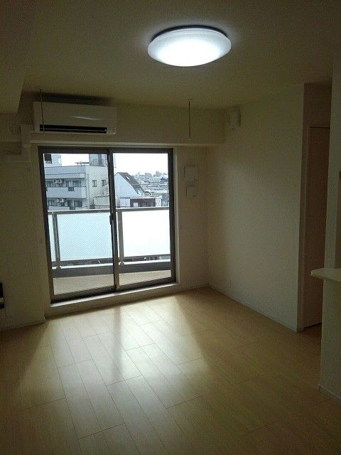 居室・リビング　☆明るい居間☆