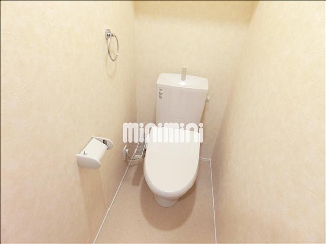 トイレ　温水洗浄便座付きのトイレ。（参考写真）