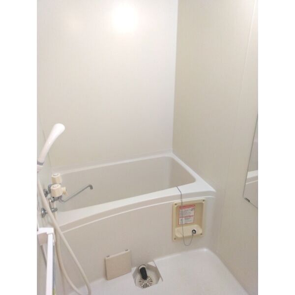 バス・シャワールーム　コンパクトで使いやすいお風呂です