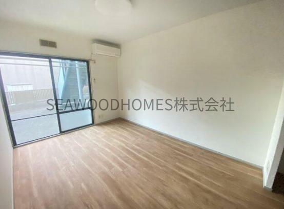 居室・リビング　柱が少なく、家具配置しやすい綺麗な形のお部屋。