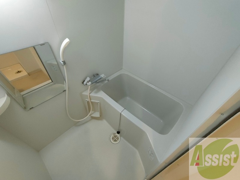 バス・シャワールーム　お風呂になります。一日の疲れを癒してくださいね。