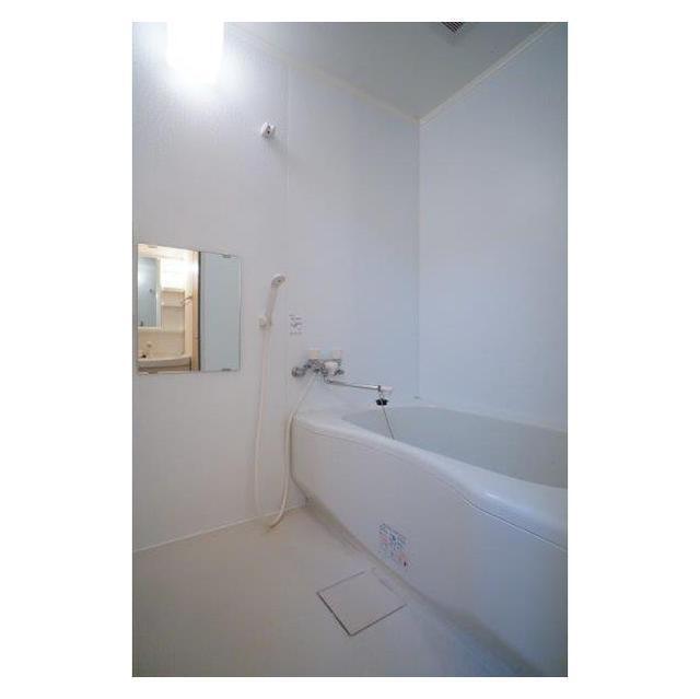 バス・シャワールーム　鏡付きの浴室♪