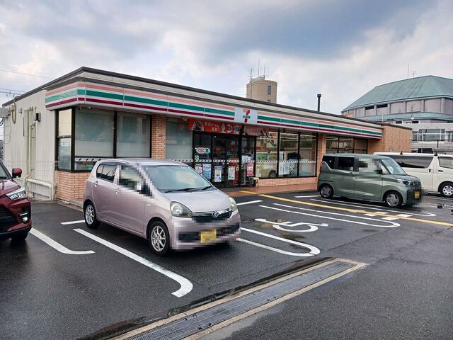 コンビニ　セブンイレブン（コンビニ）まで500m