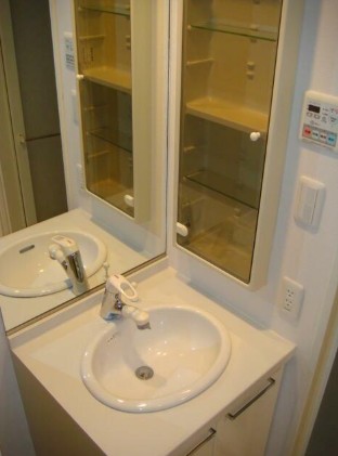 洗面設備　嬉しい独立洗面台付き。