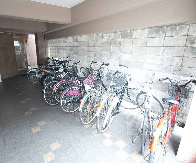 その他共有部分　大型バイク駐輪可能駐輪場です。