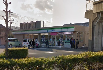 コンビニ　ファミリーマート（コンビニ）まで750m