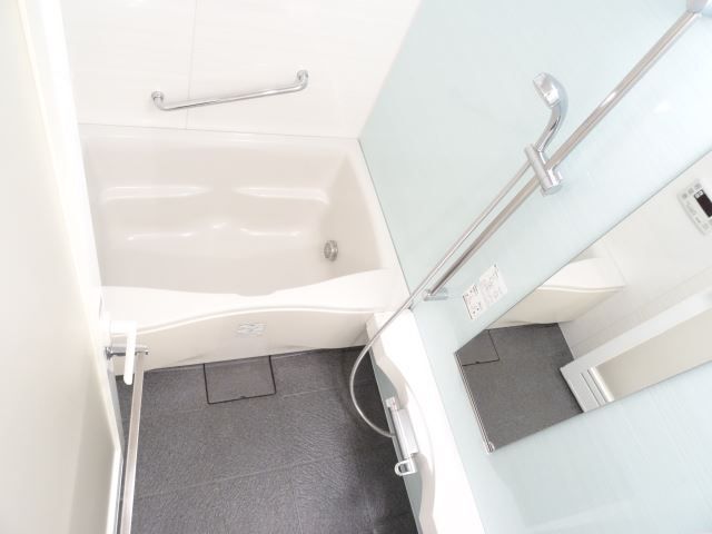 バス・シャワールーム　浴室乾燥機、追い焚き機能付浴室