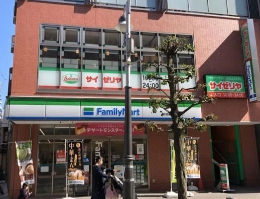 飲食店　サイゼリヤ京急鶴見駅東口店（飲食店）まで1m