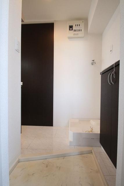 玄関　玄関　※同物件・同仕様画像