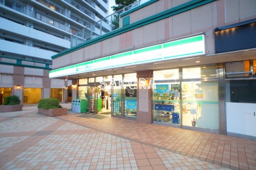 コンビニ　ファミリーマート サンズ上永谷L-ウィング店（コンビニ）まで520m