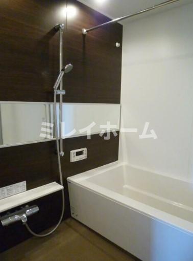 バス・シャワールーム　同建物内別のお部屋の参考写真になります。