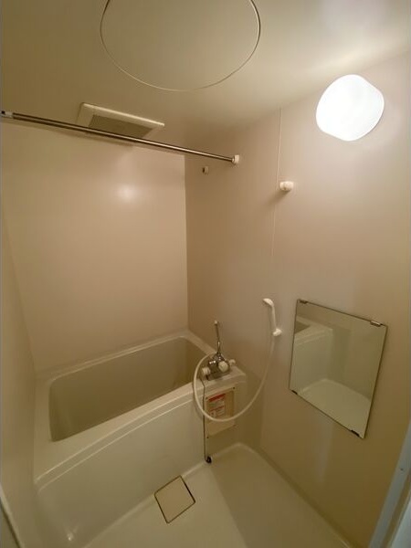 バス・シャワールーム　落ち着いた空間のお風呂です