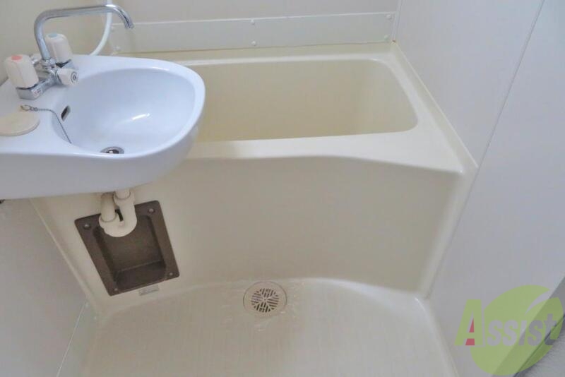 バス・シャワールーム　バス・トイレ別こじんまりしてますが、一人暮らしにはＯＫです。