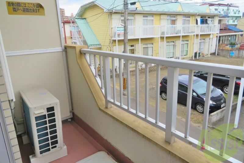 バルコニー　バルコニーが付いているので洗濯物の外干しもＯＫです。