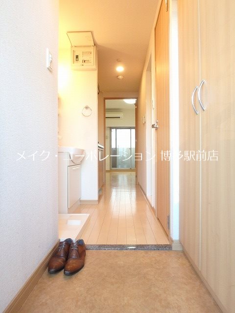 玄関　※入居駐車の為別部屋写真使用現状優先