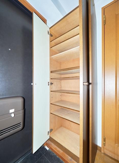 玄関　玄関の大型シューズボックス