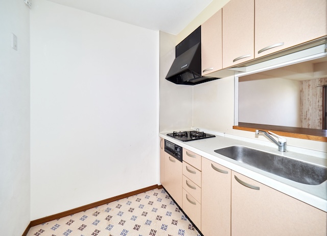 キッチン　2.4帖カウンターキッチンにシステムキッチン