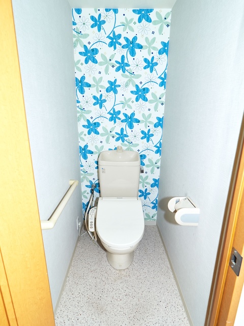 トイレ　温水洗浄便座は残置物です